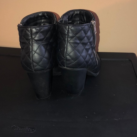 Booties sz 9 - Picture 3 of 6